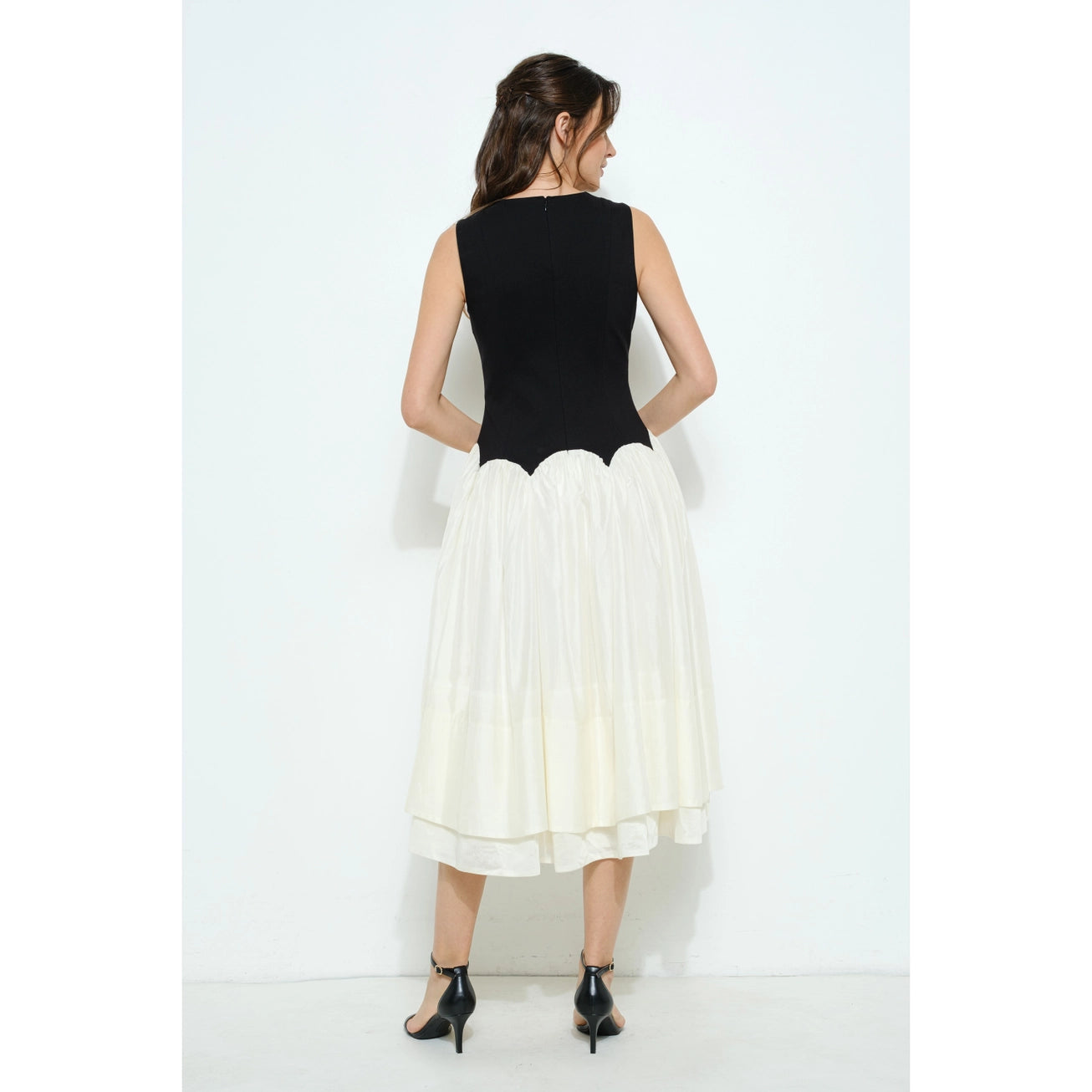 Scalloped Contrast Fit & Flare Midi Dress