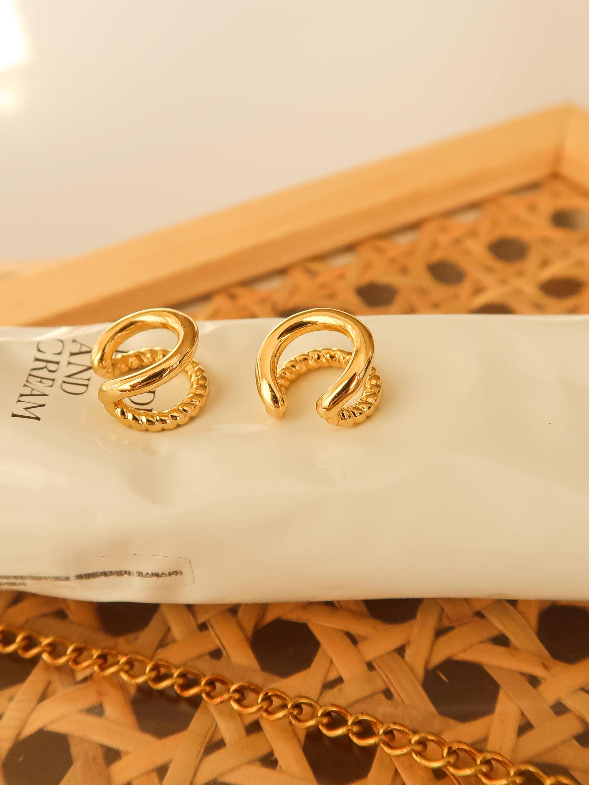 Lucas 18K Gold Ear Cuff